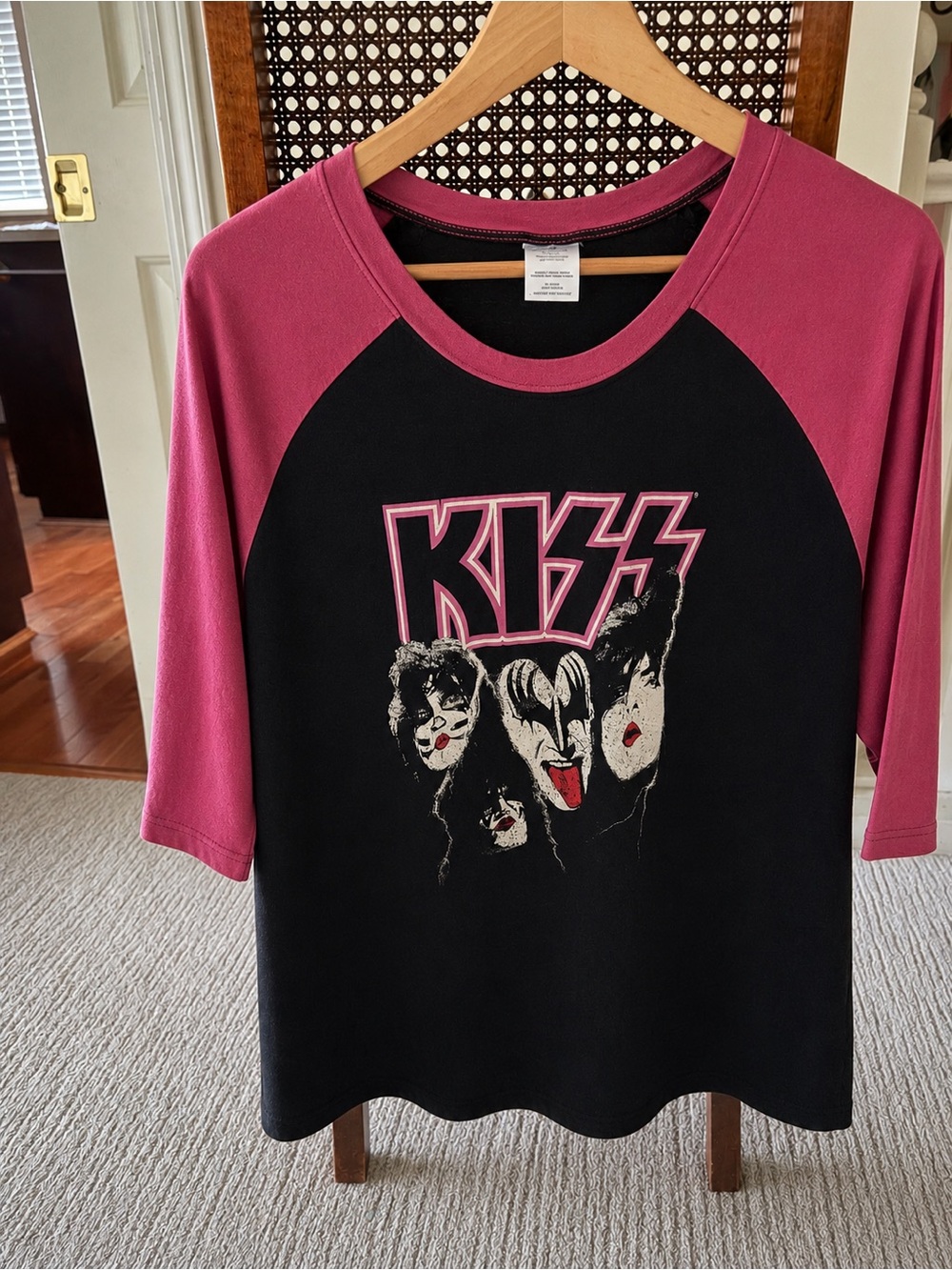 KISS Woman’s ' Black & Pink Raglan Band Tee 3XL